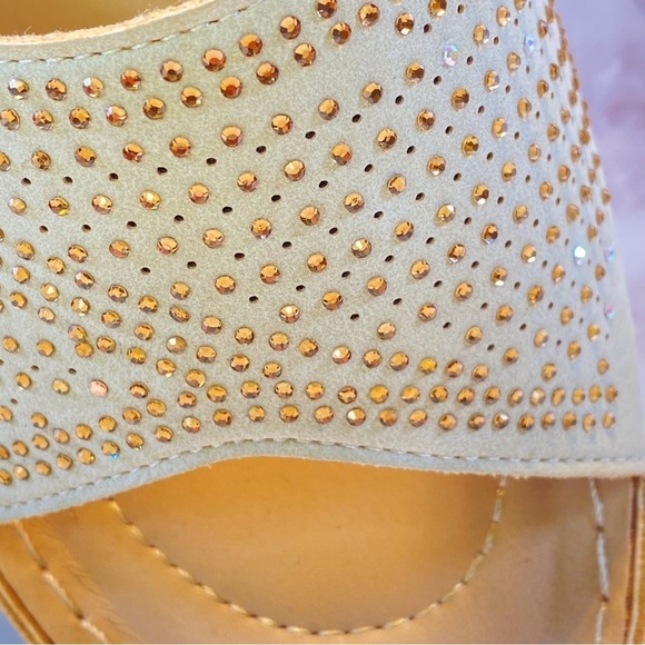 6 for$20♥️Siketu sz 40. Beautiful and in EUC. Arch support pads included - Picture 10 of 13